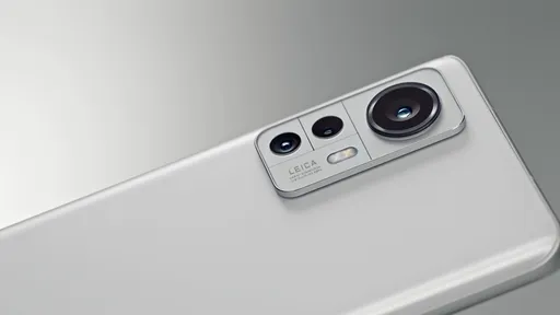 Xiaomi 12T e 12T Pro têm design vazado com tela plana e três câmeras traseiras