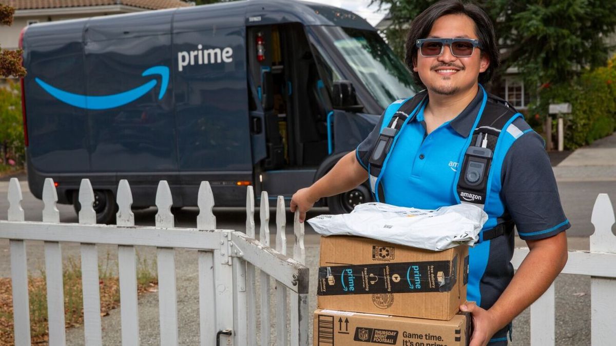 Óculos da Amazon usam IA para guiar entregadores até a porta dos clientes