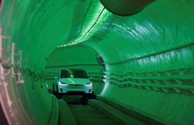Elon Musk apresenta primeiro túnel subterrâneo da The Boring Company