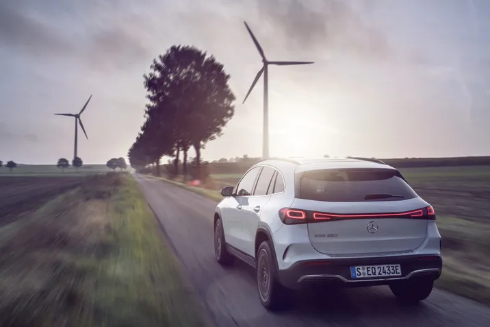 Mercedes Benz lan a SUV el trico compacto EQA por R  480 mil  veja os detalhes - 2