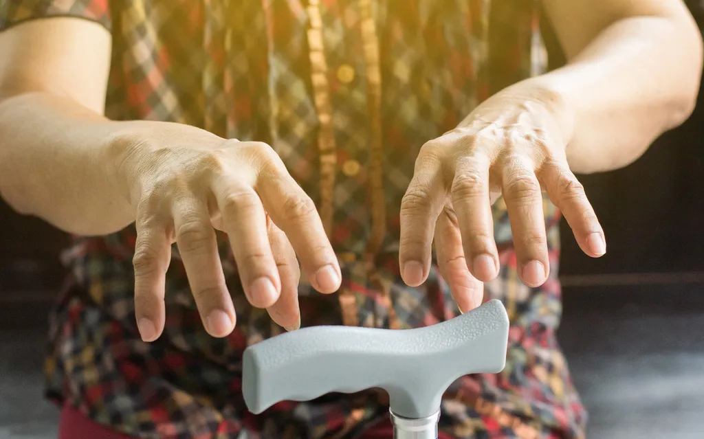 Cientistas testam remédio para tosse como tratamento contra Parkinson (Imagem: twenty20photos/envato)