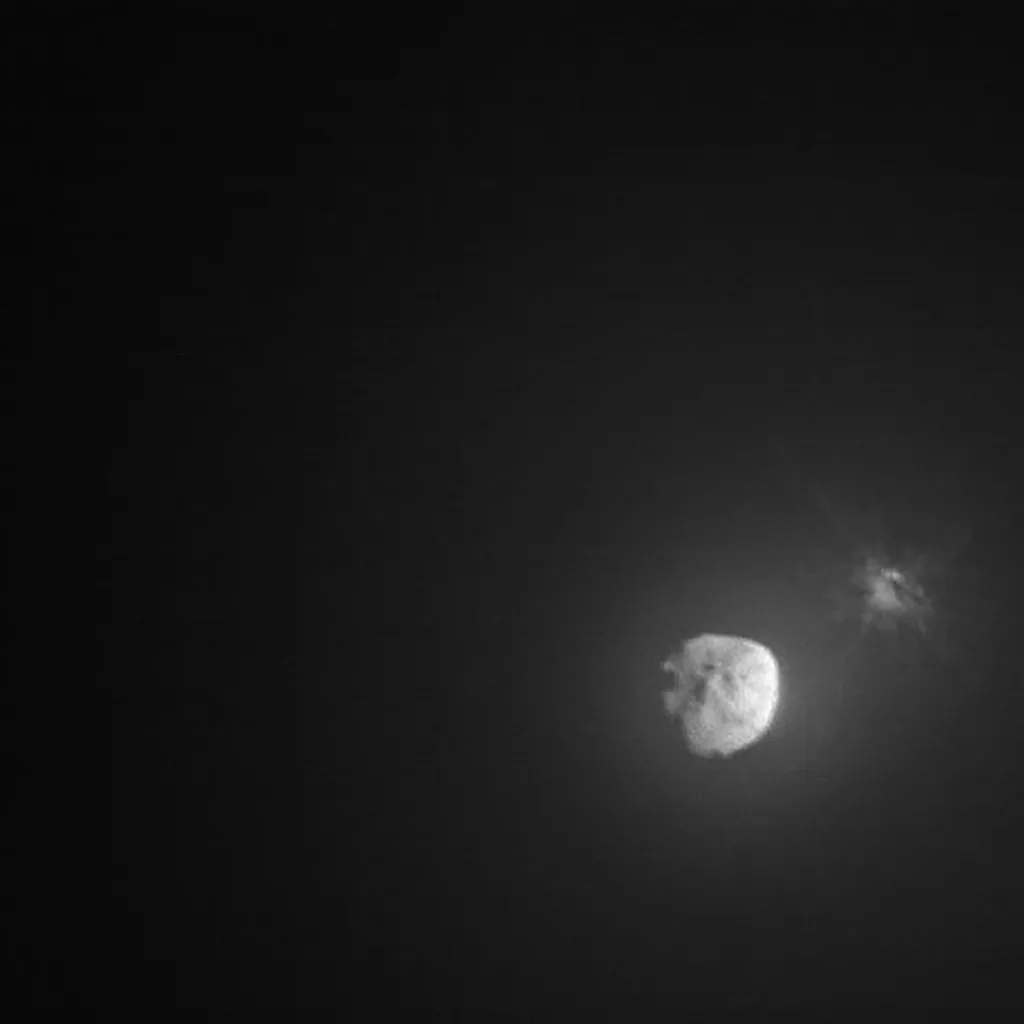 Asteroide Dimorphos fotografado pelo satélite LICIACube(Imagem: Reprodução/ASI/NASA)