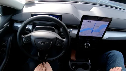 BlueCruise é resposta da Ford ao AutoPilot da Tesla; veja como funciona