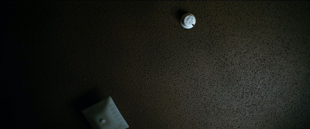 O teto que Jesse vê e o faz lembrar dos assuntos não resolvidos (Imagem: Netflix)