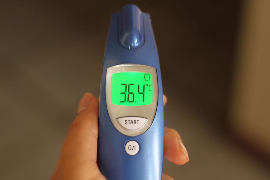 Atualmente, temos termômetros precisos e seguros que medem a temperatura em apenas um segundo (Foto: Luciana Zaramela/Canaltech)