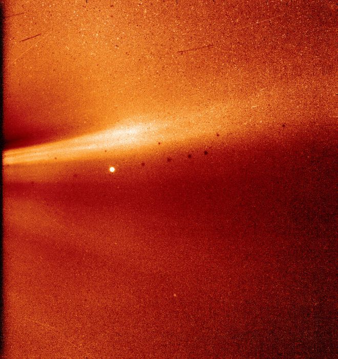 A foto que a sonda Parker tirou de dentro da atmosfera solar (Foto: NASA)