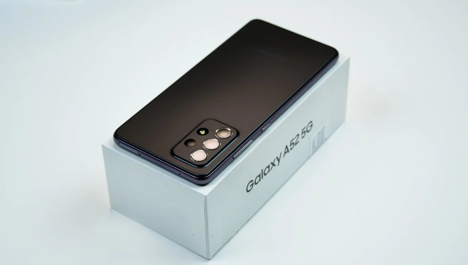 O Galaxy A52 5G já teve vídeo de hands-on completo divulgado (Imagem: Reprodução/Moboaesthetics)