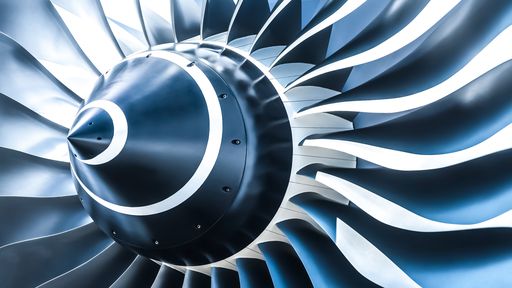 Por que a chuva não impede o funcionamento dos motores a jato de um avião?