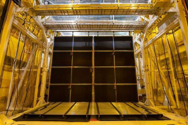 Um dos três detectores (Imagem: Reprodução/Ryan Postel/Fermilab)