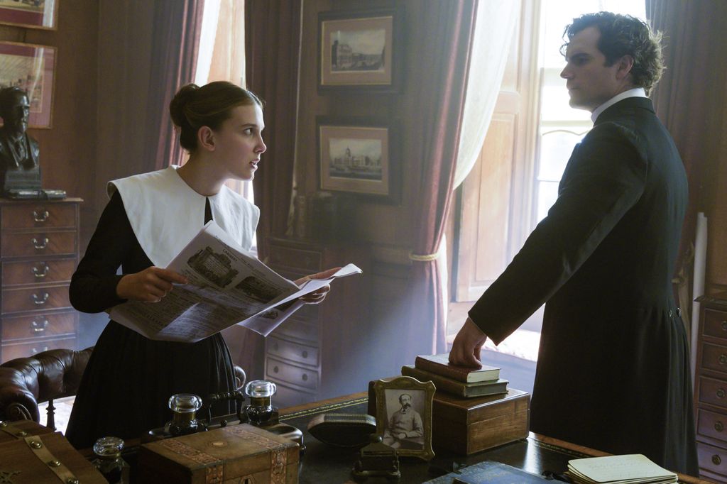Millie Bobby Brown e Henry Cavill dão vida aos irmãos detetives Enola e Sherlock Holmes (Imagem: Divulgação / Netflix)