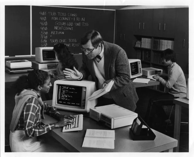 A ideia da companhia era lançar o IBM PCJr como um dispositivo de fácil manuseio para todas as pessoas (Imagem: Reprodução/IBM)