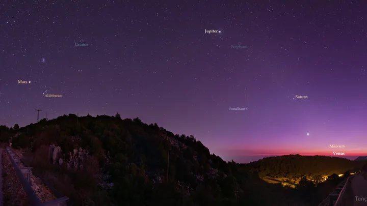 Os planetas do Sistema Solar estão visíveis simultaneamente neste cenário panorâmico (Imagem: Reprodução/Tunc Tezel)
