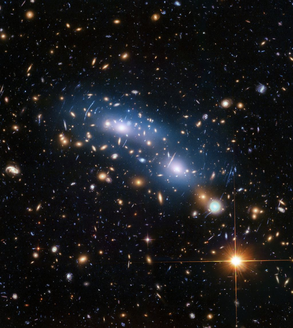 A galáxia MACSJ0416 (Imagem: NASA/ESA/M. Montes)
