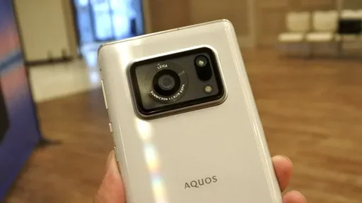 Sharp Aquos R6 é celular "Ultra" com tela de 240 Hz e maior câmera do mundo