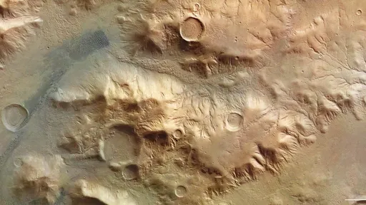 Nereidum Montes: sonda Mars Express registra imagens dos "Alpes de Marte"