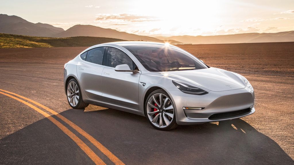 Dono de carro da Tesla lucra R$ 4,5 mil usando o veículo para minerar Bitcoins