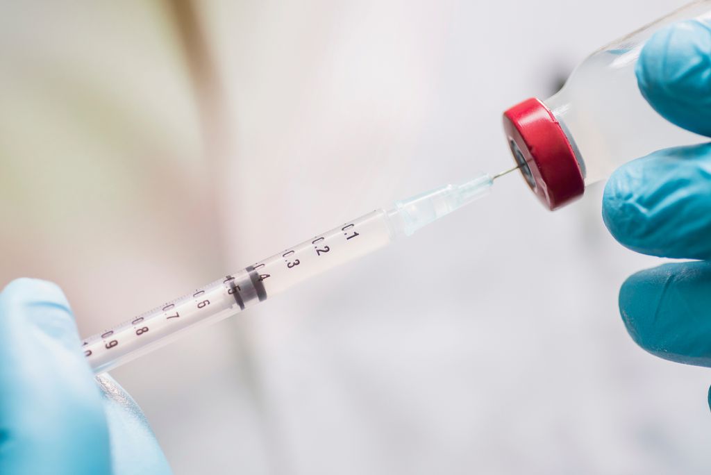 Ministério da Saúde estabelece quem serão os próximos imunizados contra a COVID-19 no BR (Imagem: Reprodução/Twenty20photos/Envato Elements)