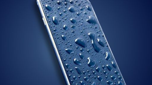 Como eu sei se meu celular é à prova d'água?