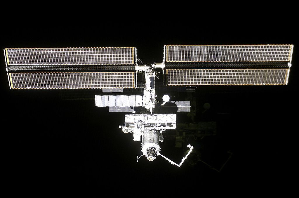 A ISS em 2002 (Imagem: Reprodução/NASA)