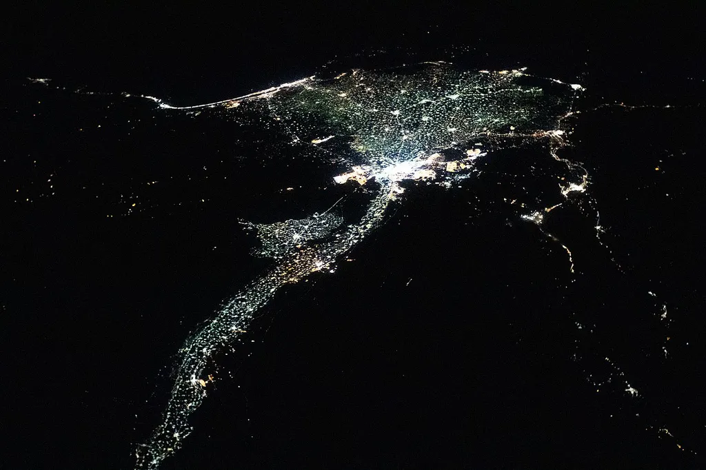 Delta do Rio Nilo durante a noite em imagem capturada a partir da Estação Espacial Internacional (ISS) (Imagem: NASA/Wikimedia Commons)