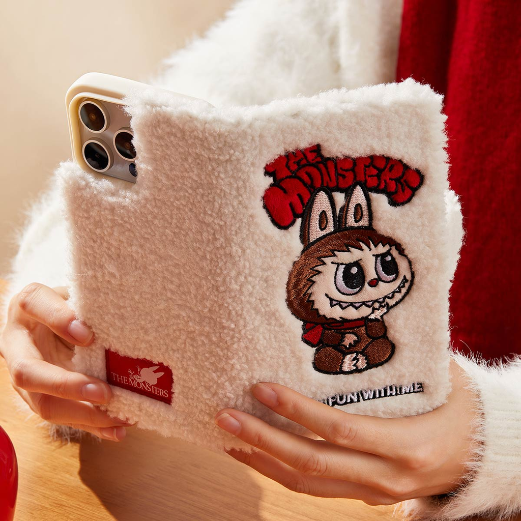 Essa capinha de celulares, por enquanto apenas disponível para iPhones, é uma das Labubu mais baratas do mercado atualmente (Imagem: Pop Mart/Divulgação)