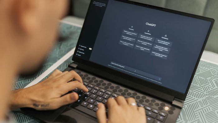 Sua equipe agora pode trabalhar, conversar e compartilhar arquivos no ChatGPT