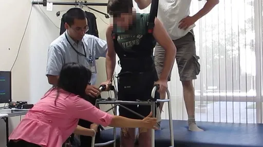 Cientistas ajudam paraplégico a caminhar usando sinais remapeados do cérebro