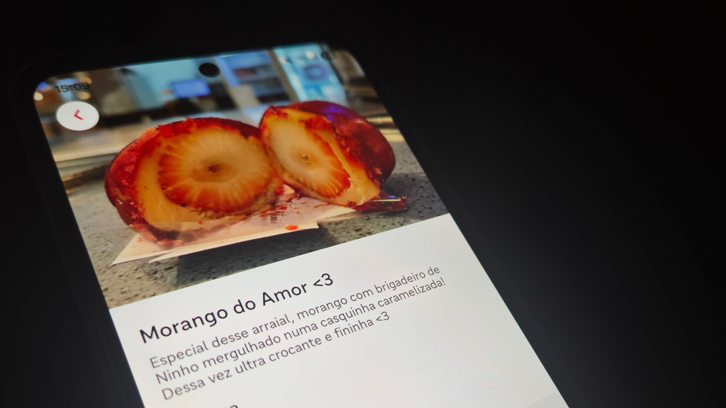 Para evitar problemas, substitua o caramelo na receita do morango do amor — há diversas receitas pela internet (Imagem: Marcelo Salvatico/Canaltech)