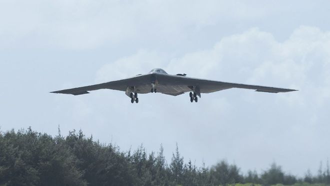 B-2 Spirit visto de frente