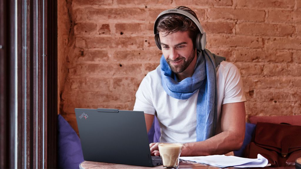 ThinkPad X1 Carbon Gen 14 Aura Edition (Imagem: Divulgação/Lenovo)