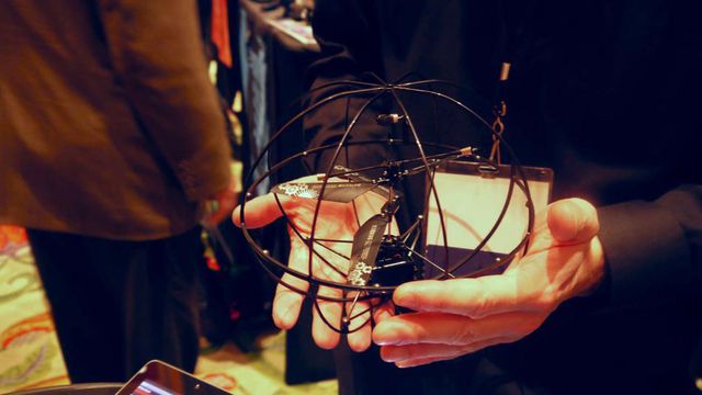 CES 2013: Helicóptero de brinquedo é impulsionado por ondas cerebrais
