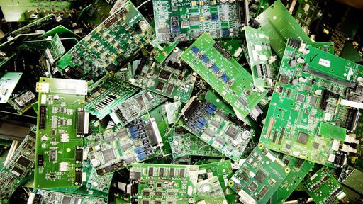 Lixo eletrônico pode virar bateria para veículos elétricos