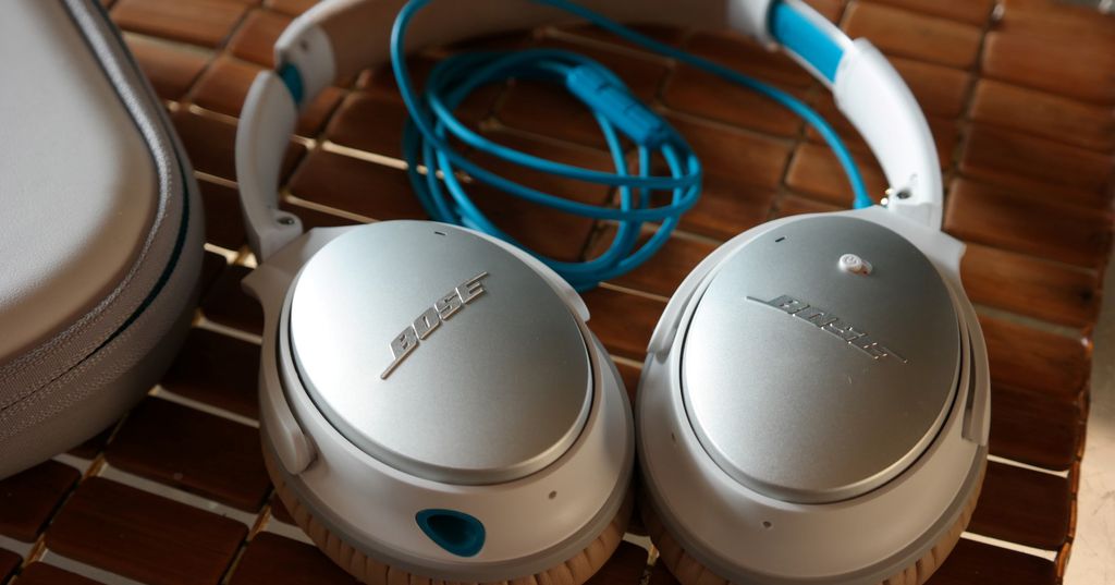 Os fones de ouvido da Bose são referência quando se procura por um modelo com cancelamento de ruído. Infelizmente, a alta qualidade é traduzida no valor do produto: o QuietComfort QC25 custa na faixa de R$ 1.500