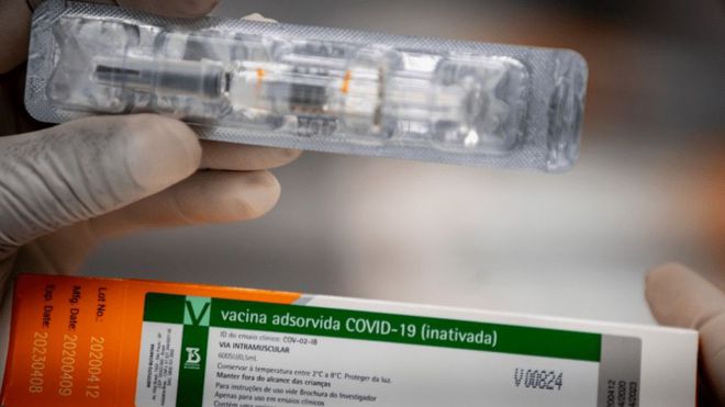 Coronavac: governo brasileiro precisou "pegar leve" com a Huawei para conseguir importar os insumos para a vacina (Divulgação/Instituto Butantan)