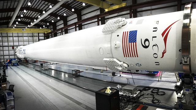 Veja vídeo da SpaceX recuperando dois lados da carenagem da Falcon 9 pela 1ª vez