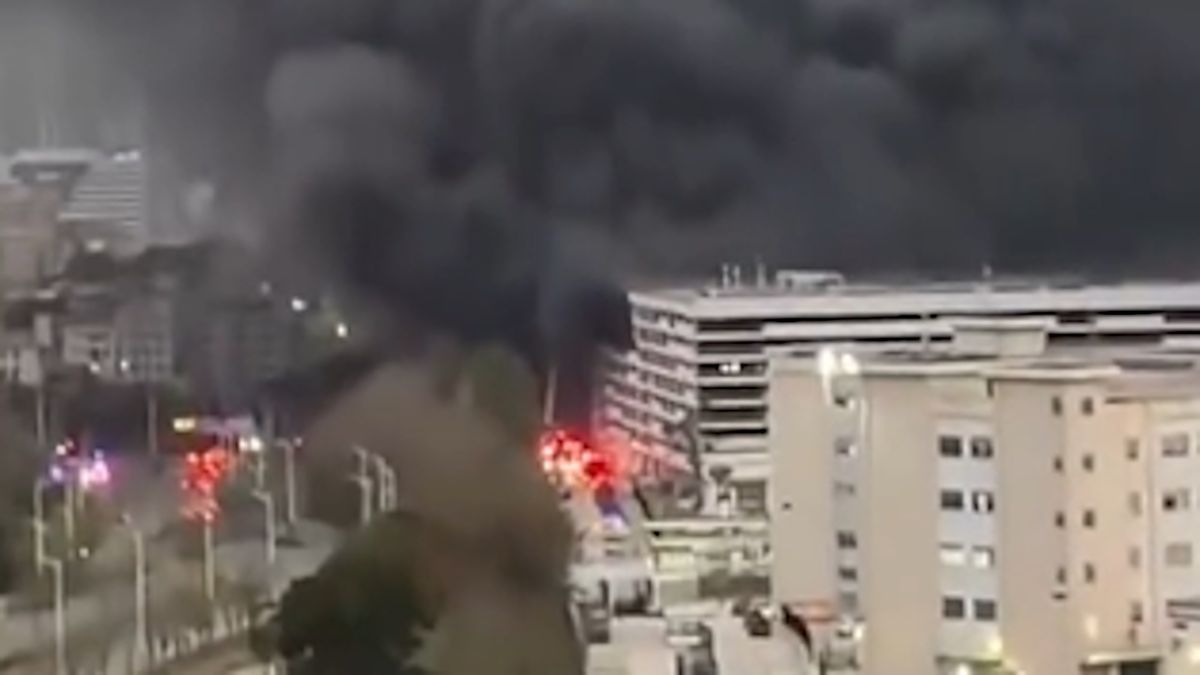 Incêndio de grandes proporções atinge fábrica da BYD; veja