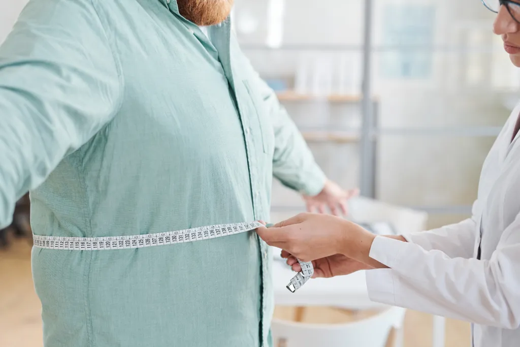 O tratamento para obesidade com a semaglutida deve ser acompanhado por médico e auxiliado com exercícios físicos e reeducação alimentar. Há, também, efeitos colaterais (Imagem: AnnaStills/Envato)