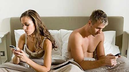 Pesquisa: 4% das pessoas utilizam o iPhone durante o sexo