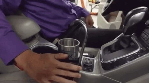 Ford cria sistema para tornar potável a água do ar-condicionado dos carros