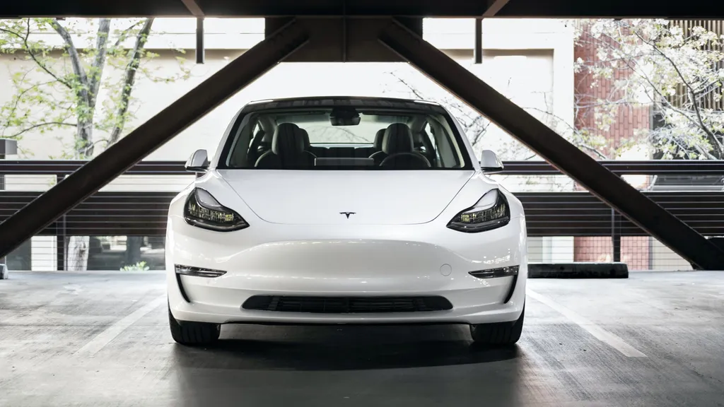 Tesla Model 3 está com redução de até 13,5% sobre o preço de tabela (Imagem: Charlie Deets/Unsplash/CC)