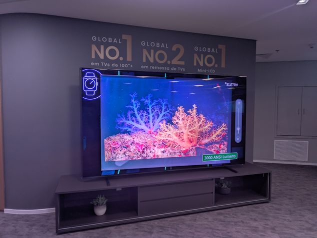 TV Hisense 116UX