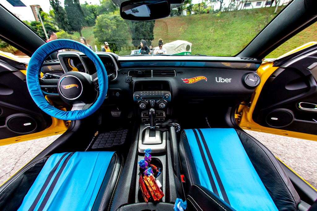 Pegamos uma carona no Hot Wheels Uber, um carro de brinquedo em tamanho real