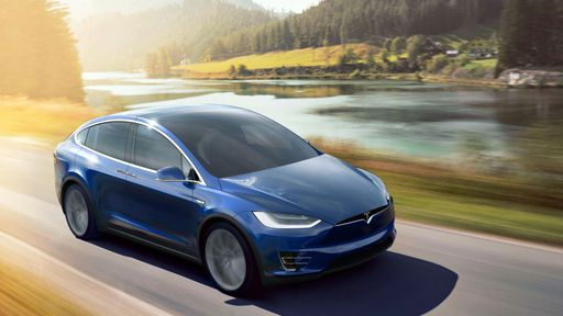 Adesivo em placa engana piloto automático de um Tesla durante teste