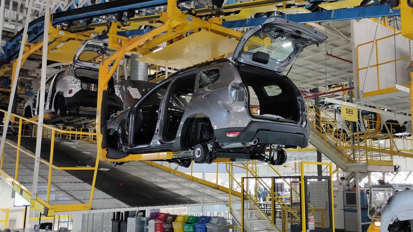 RENAULT Revela a Fábrica Automotiva Mais Avançada do Brasil: Explore o  Metaverso Industrial — Eightify