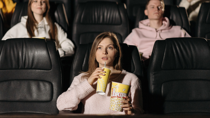 Estudo: Geração Z vai mais ao cinema e lidera cancelamento de streamings