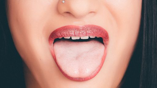 Língua de COVID: novo sinal da doença agora aparece na boca, sugere estudo