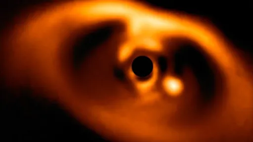 Cientistas registram primeira imagem do "nascimento" de um planeta