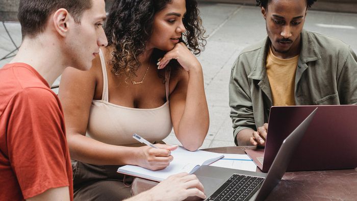 TIVIT e DIO oferecem 5 mil bolsas para formar desenvolvedores em .NET com IA