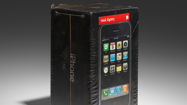 iPhone com raro adesivo “Lucky you” é leiloado por US$ 40 mil - Canaltech