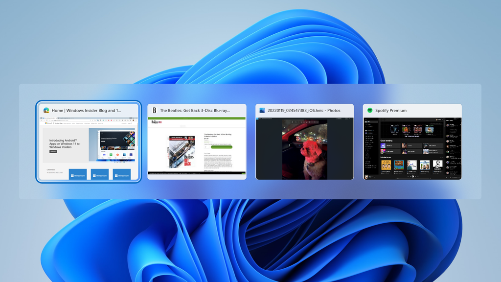 Ao alternar aplicativos, a janela selecionada recebe um contorno com a cor do tema (Imagem: Reprodução/Microsoft)